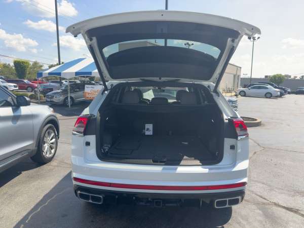 2024 Volkswagen Atlas Cross Sport 2.0T SEL R-Line - photo 16