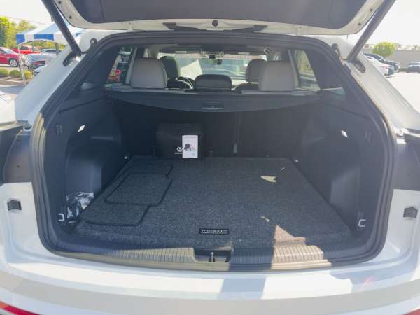 2024 Volkswagen Atlas Cross Sport 2.0T SEL R-Line - photo 17