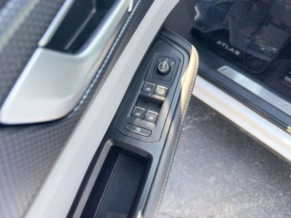 2024 Volkswagen Atlas Cross Sport 2.0T SEL R-Line - photo 22
