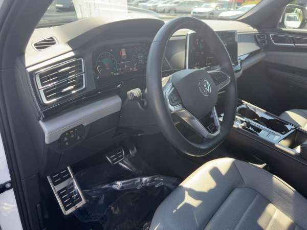 2024 Volkswagen Atlas Cross Sport 2.0T SEL R-Line - photo 24