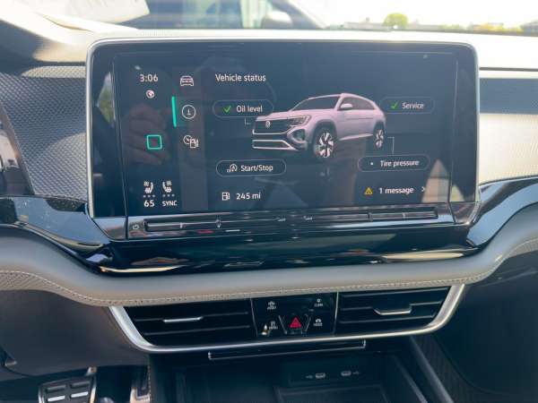 2024 Volkswagen Atlas Cross Sport 2.0T SEL R-Line - photo 29