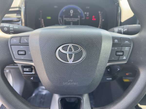 2025 Toyota Camry LE - photo 25