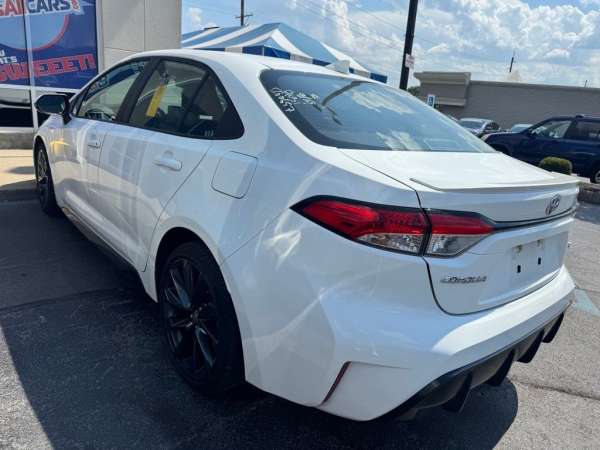 2025 Toyota Corolla SE - photo 2
