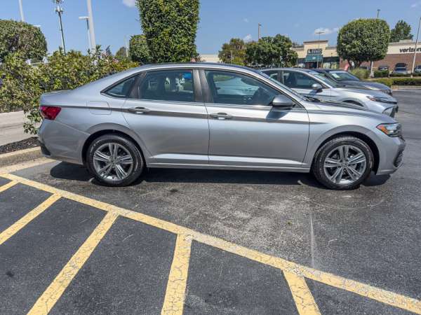 2024 Volkswagen Jetta 1.5T SE - photo 8