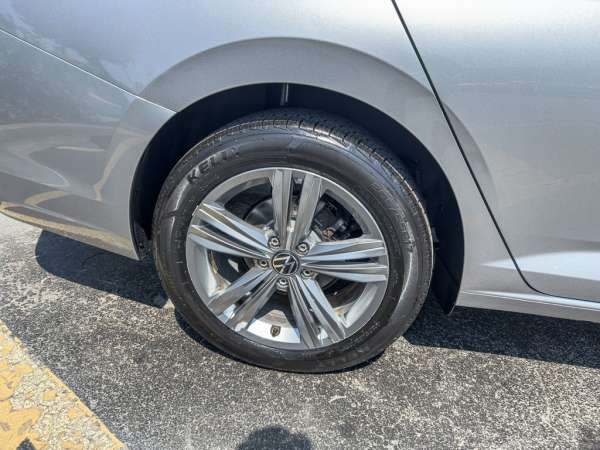 2024 Volkswagen Jetta 1.5T SE - photo 9