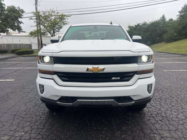 2019 Chevrolet Silverado 1500 LD LT - photo 2