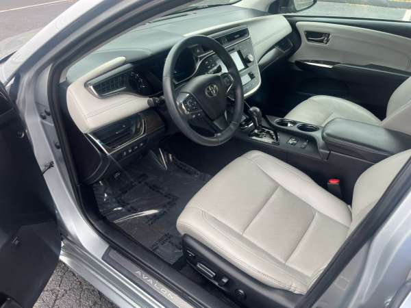 2016 Toyota Avalon Limited - photo 9