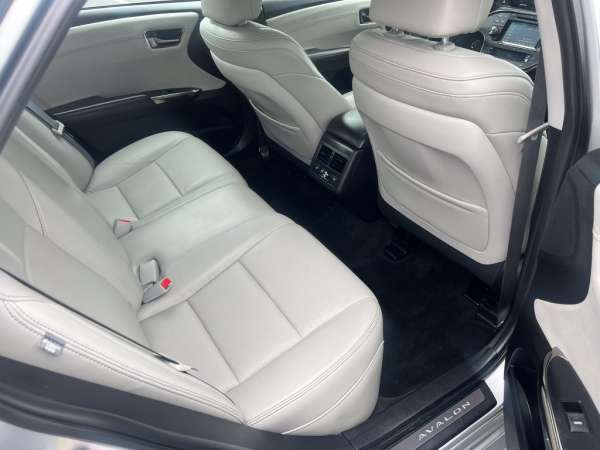 2016 Toyota Avalon Limited - photo 11
