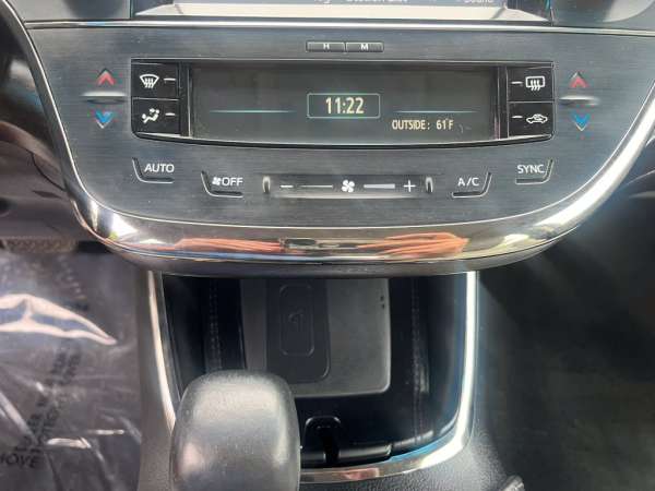 2016 Toyota Avalon Limited - photo 16