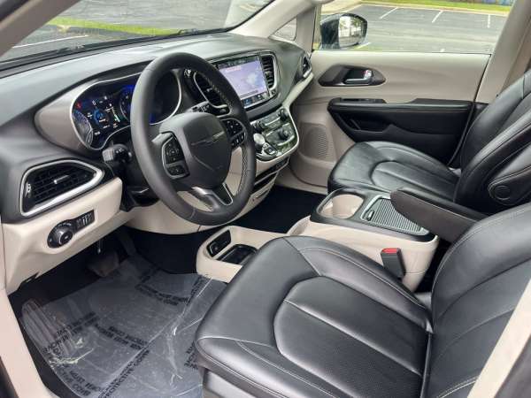 2024 Chrysler Pacifica Touring L - photo 9