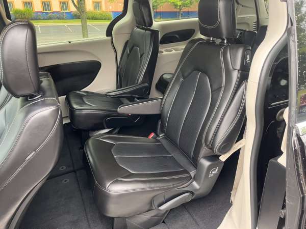 2024 Chrysler Pacifica Touring L - photo 10