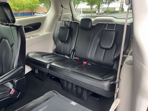2024 Chrysler Pacifica Touring L - photo 11