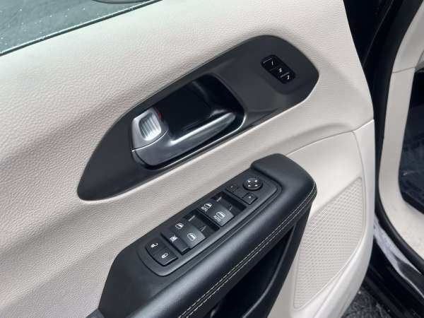 2024 Chrysler Pacifica Touring L - photo 22