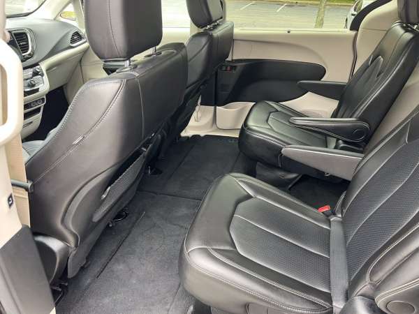 2024 Chrysler Pacifica Touring L - photo 10
