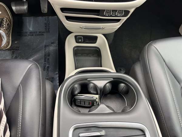 2024 Chrysler Pacifica Touring L - photo 16