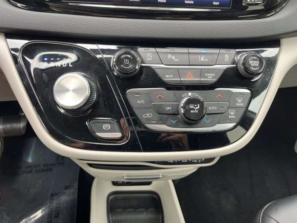 2024 Chrysler Pacifica Touring L - photo 17