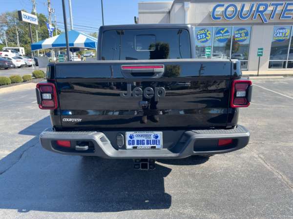2024 Jeep Gladiator Willys - photo 6