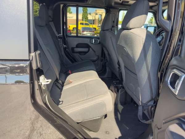 2024 Jeep Gladiator Willys - photo 11