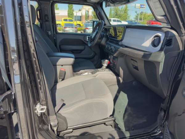 2024 Jeep Gladiator Willys - photo 12
