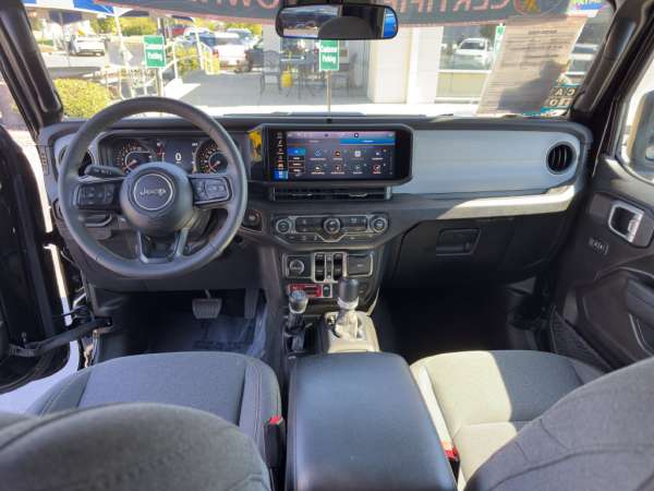 2024 Jeep Gladiator Willys - photo 17