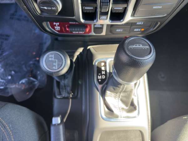 2024 Jeep Gladiator Willys - photo 25