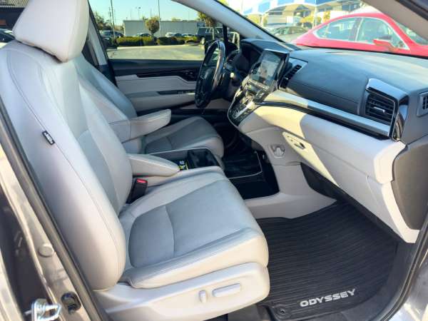 2018 Honda Odyssey Elite - photo 12
